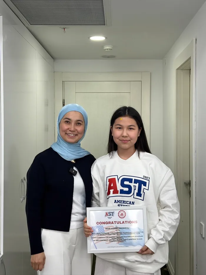 Айзере с приглашением от Wayland Academy